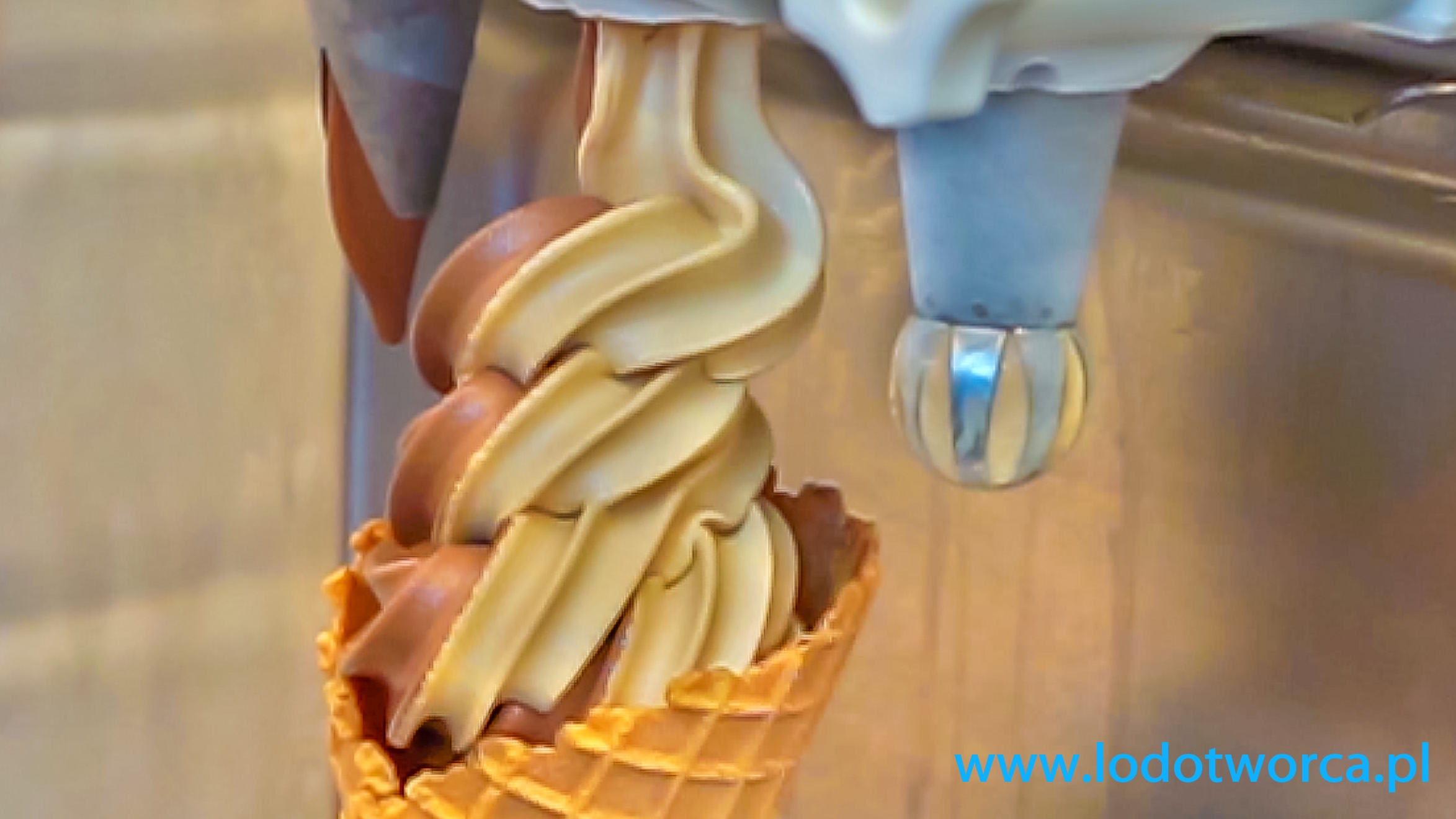 Lody włoskie Rzeszów centrum  lodziarnia  rynek w Rzeszowie flurry ice cream shop Lodotwórca gelato sorbet milk shake kawa affogato mrożony jogurt bita śmietana.jpg